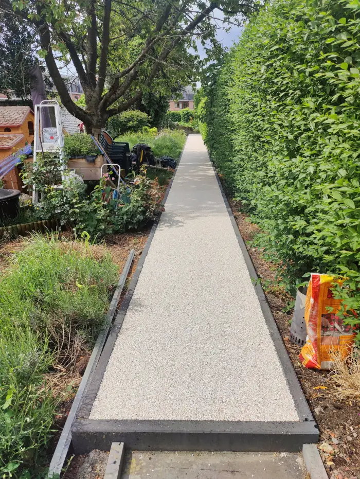 Allée paysagère en tapis de pierre