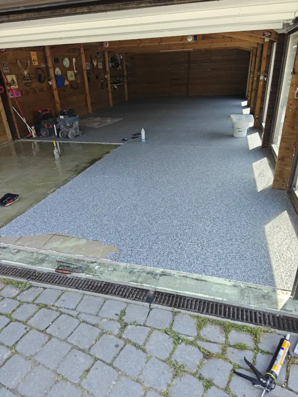 Sol de garage en résine et granulats