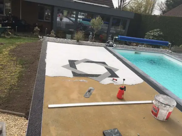 Sol drainant autour d’une piscine
